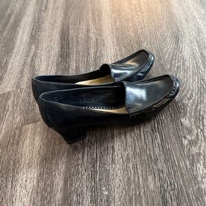 Kenneth Cole Black Leather Low-Heel Loafers